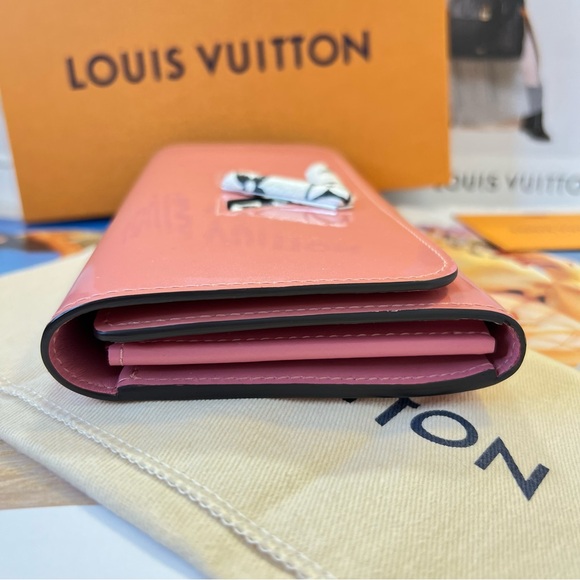 LV Portefeuille Twist Clutch in Pink Patent Leather Authentic Louis Vuitton - Picture 5 of 13